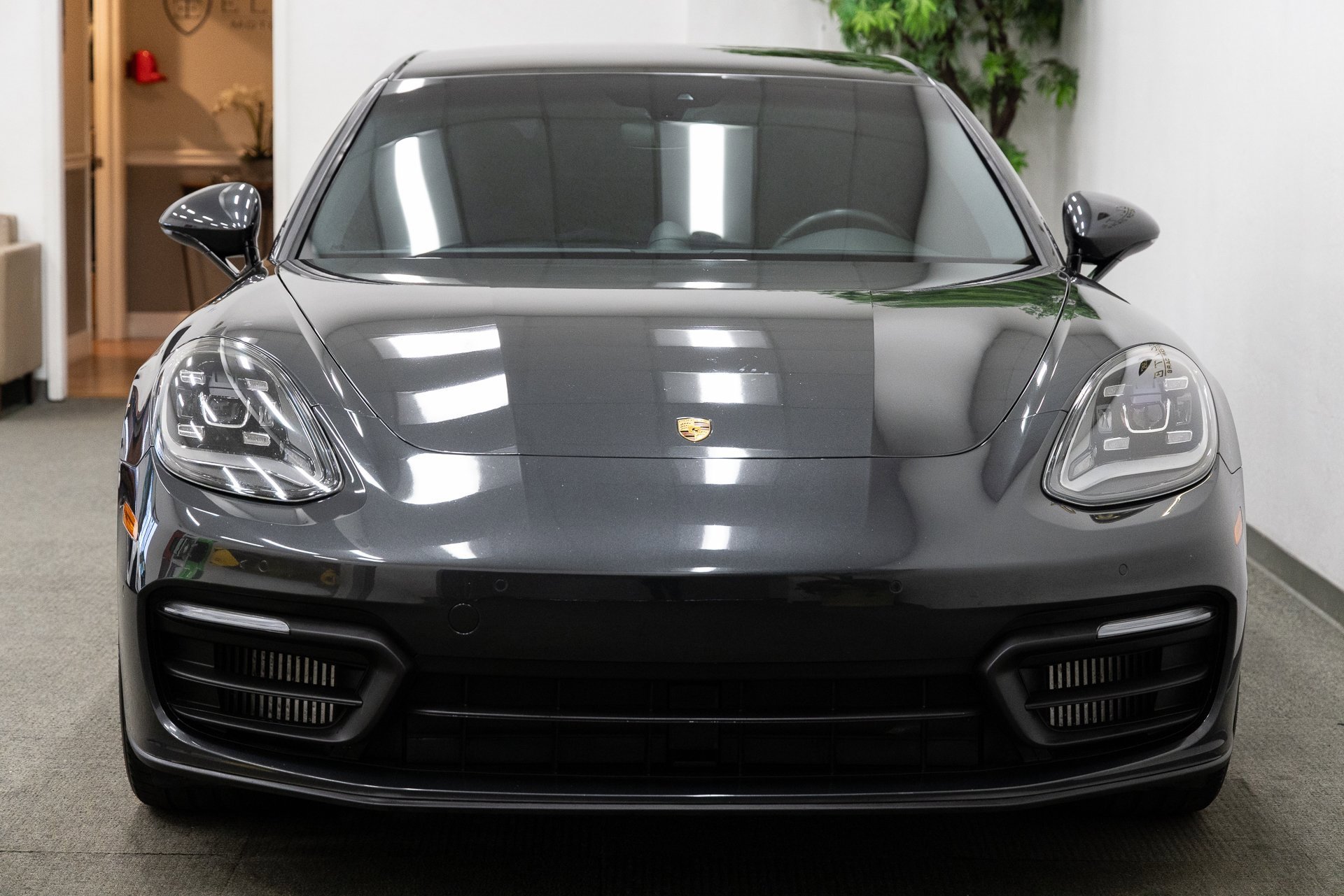 Used 2021 Porsche Panamera image 12