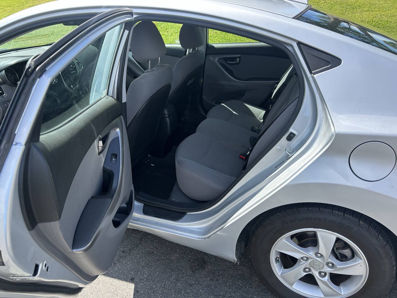 Used 2015 Hyundai Elantra SE FWD image 6