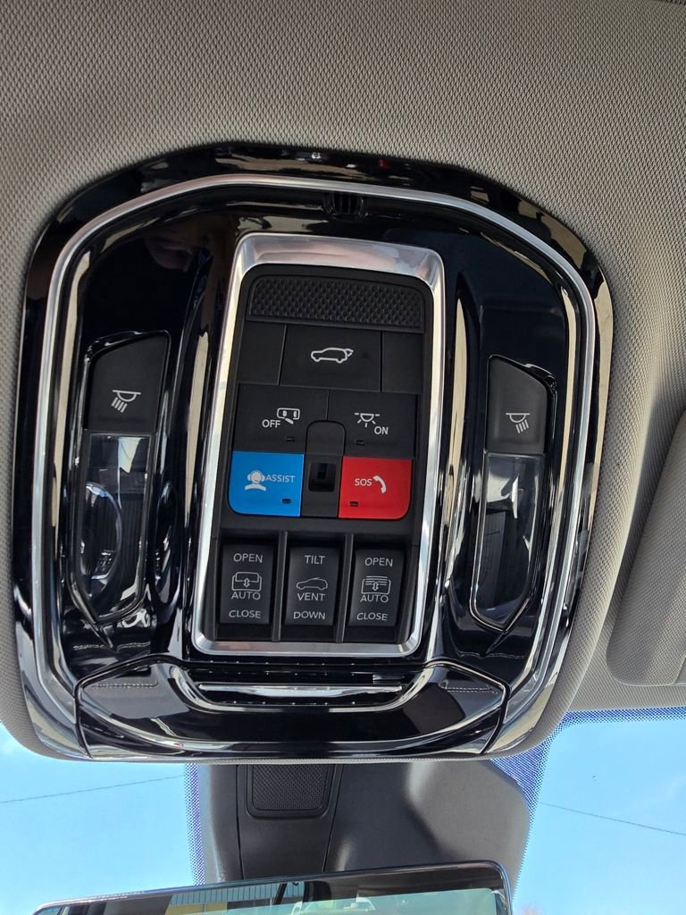 Used 2022 Jeep Grand Cherokee Overland w/ Luxury Tech Group IV image 34