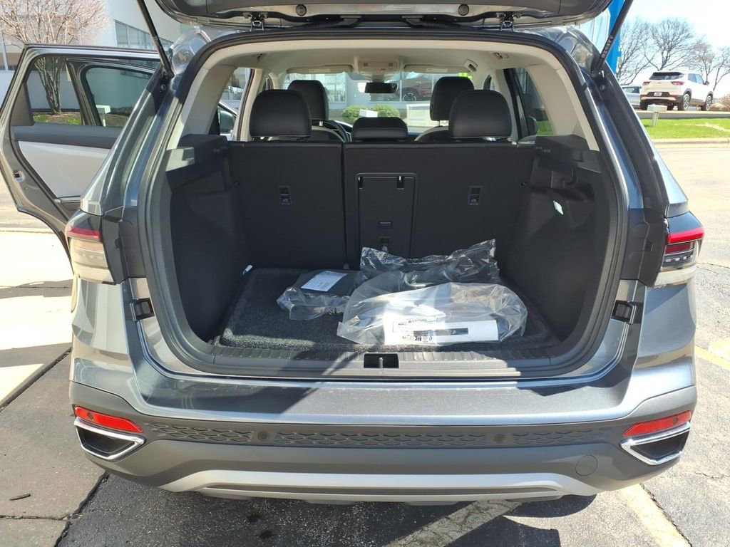 New 2026 Volkswagen Taos SE AWD/4WD image 21