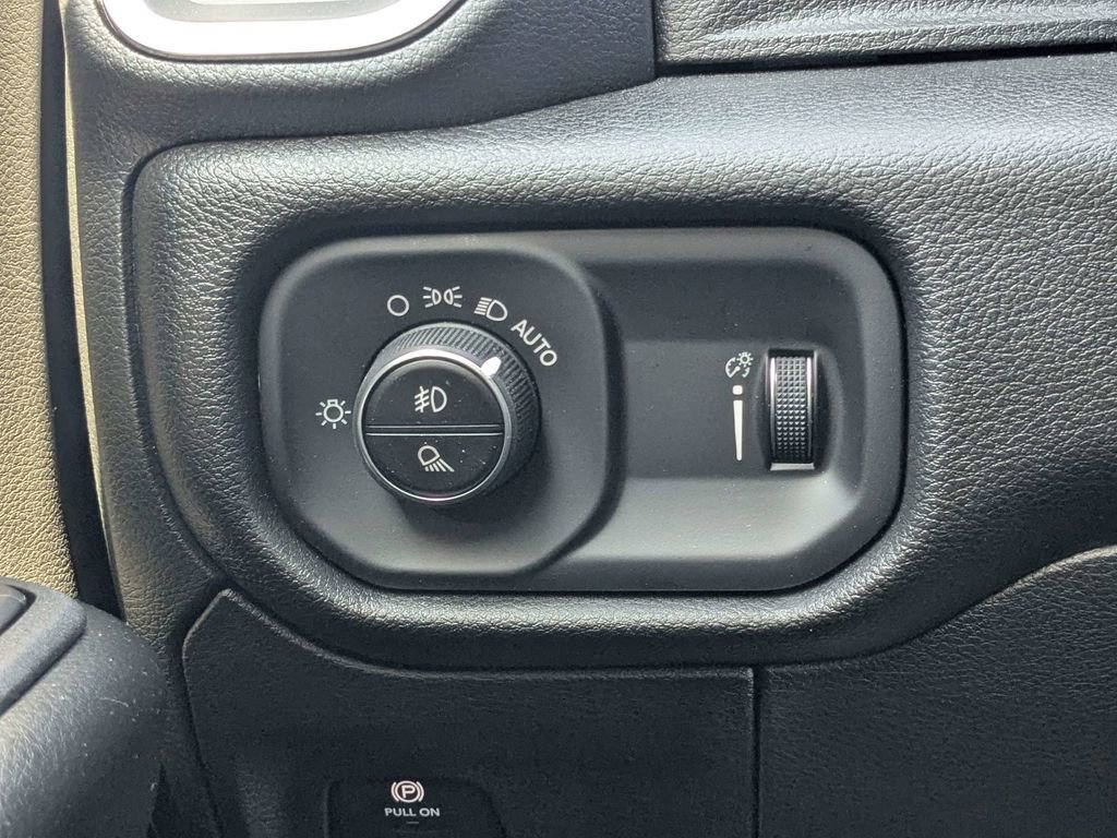 New 2026 RAM 1500 Express AWD/4WD image 21