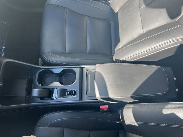 Certified 2025 Volvo XC40 B5 Core image 24
