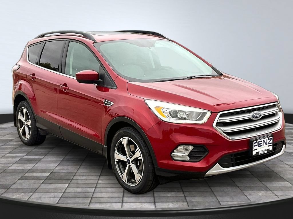 Used 2017 Ford Escape SE w/ SE Leather Comfort Package AWD/4WD image 3