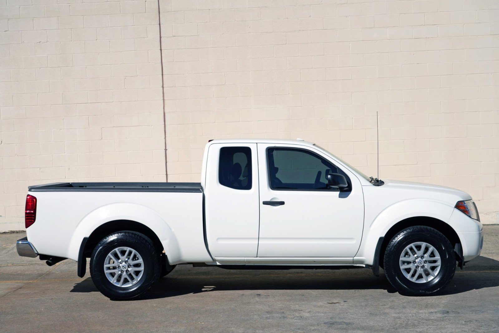 Used 2017 Nissan Frontier SV w/ SV Value Truck Package AWD/4WD image 41