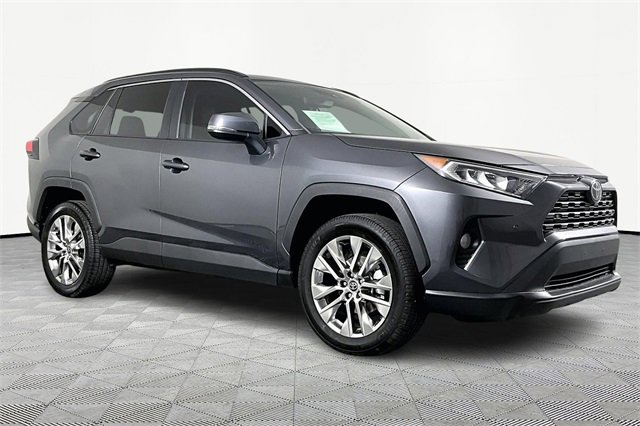 Used 2021 Toyota RAV4 XLE Premium image 3