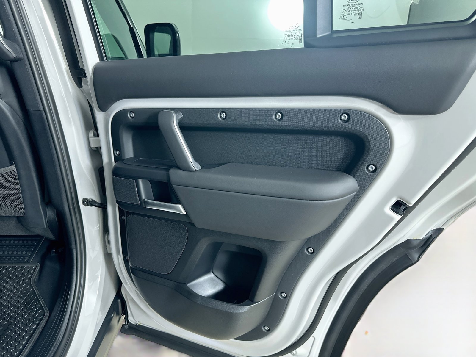 New 2026 Land Rover Defender 110 X-Dynamic SE AWD/4WD image 43