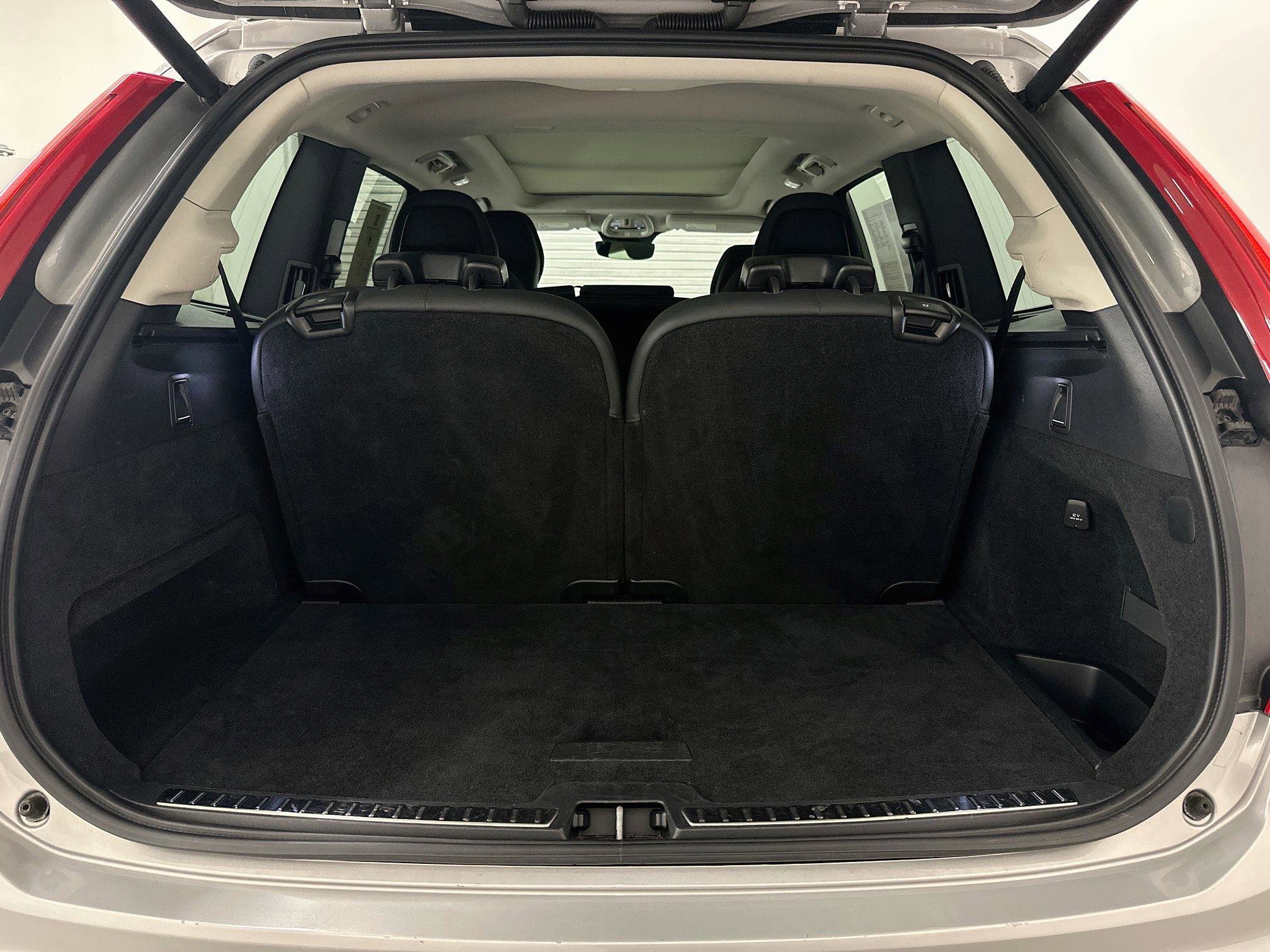 Used 2023 Volvo XC90 B5 Plus AWD/4WD image 32