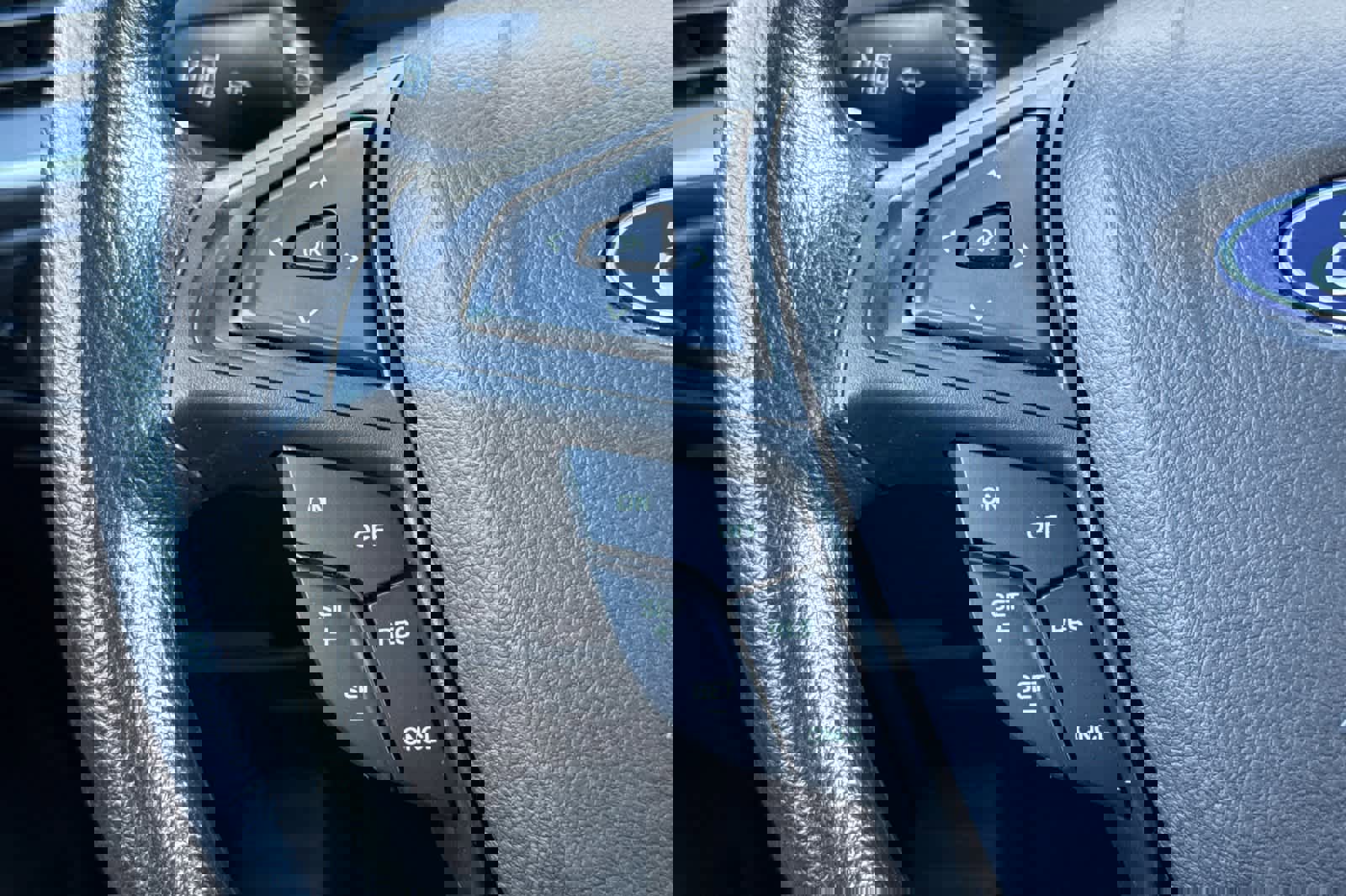 Used 2024 Ford Edge SE w/ Cargo Accessory Package image 26