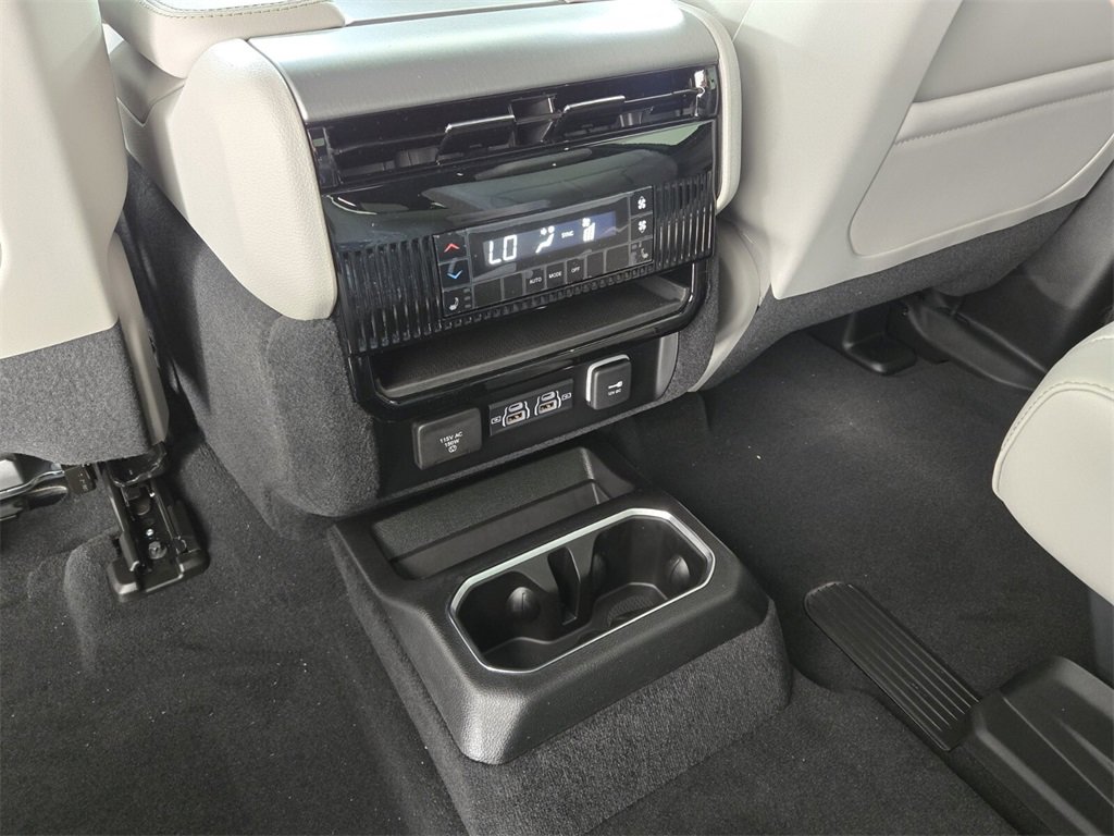 New 2025 Jeep Wagoneer L Series II image 10