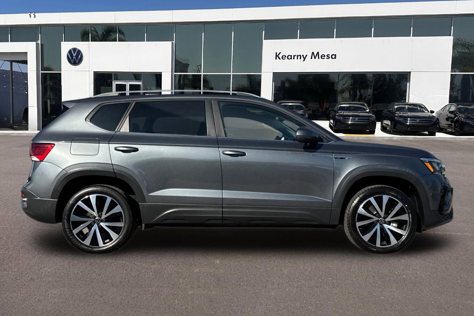 Used 2023 Volkswagen Taos SE image 3