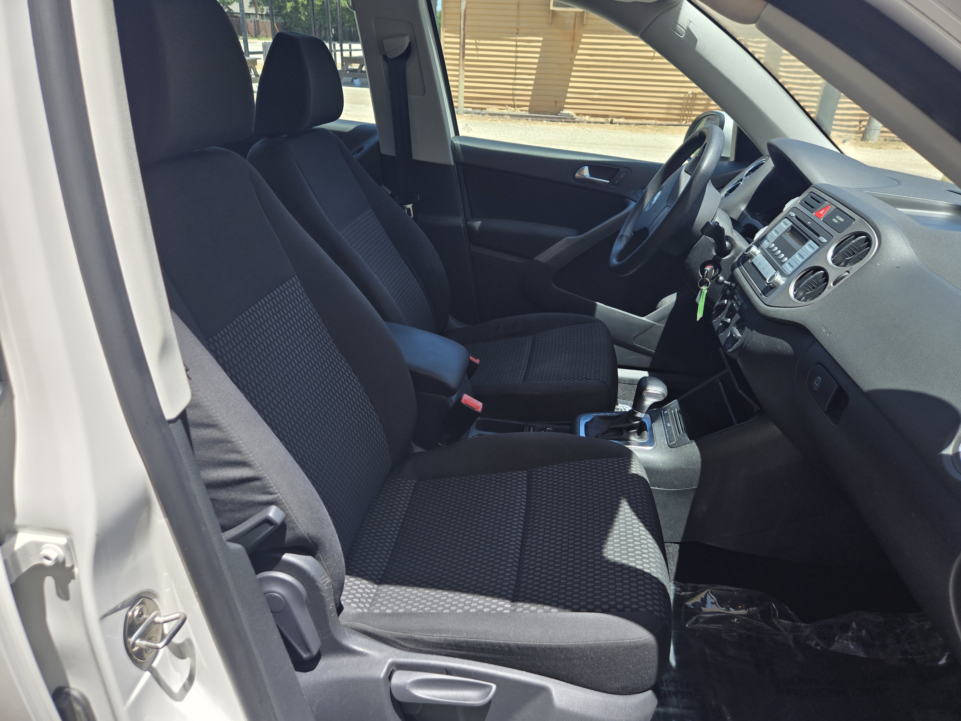 Used 2009 Volkswagen Tiguan S FWD image 9