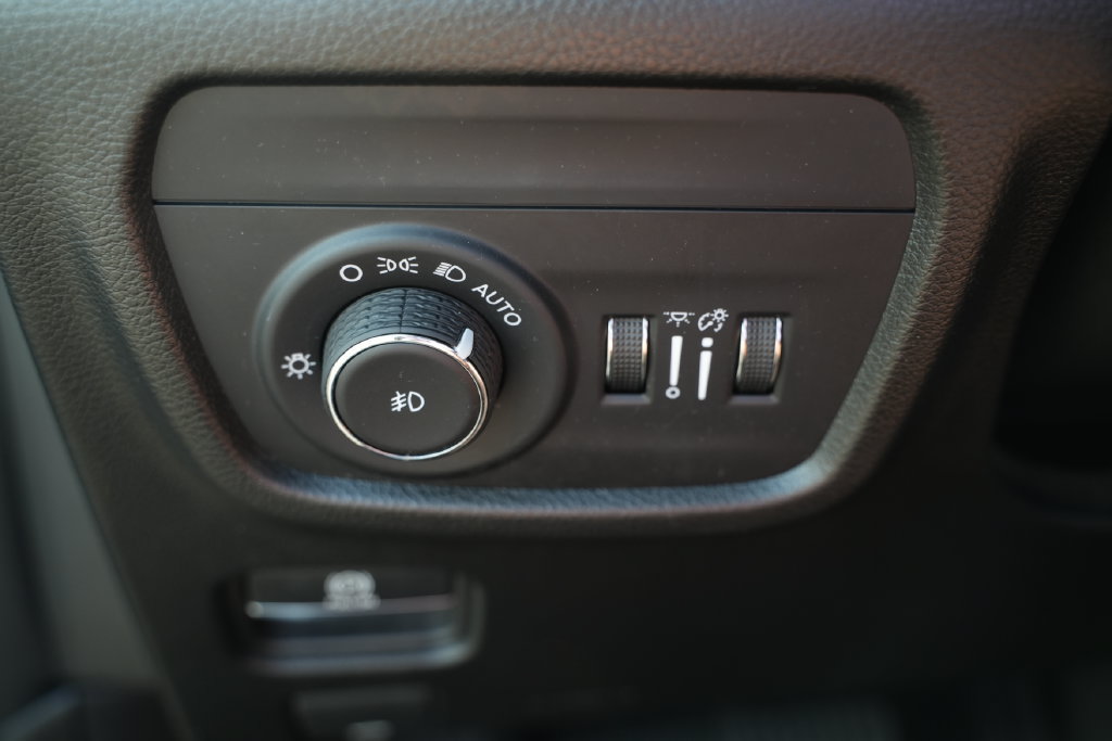 Used 2023 Jeep Grand Cherokee L Overland AWD/4WD image 39