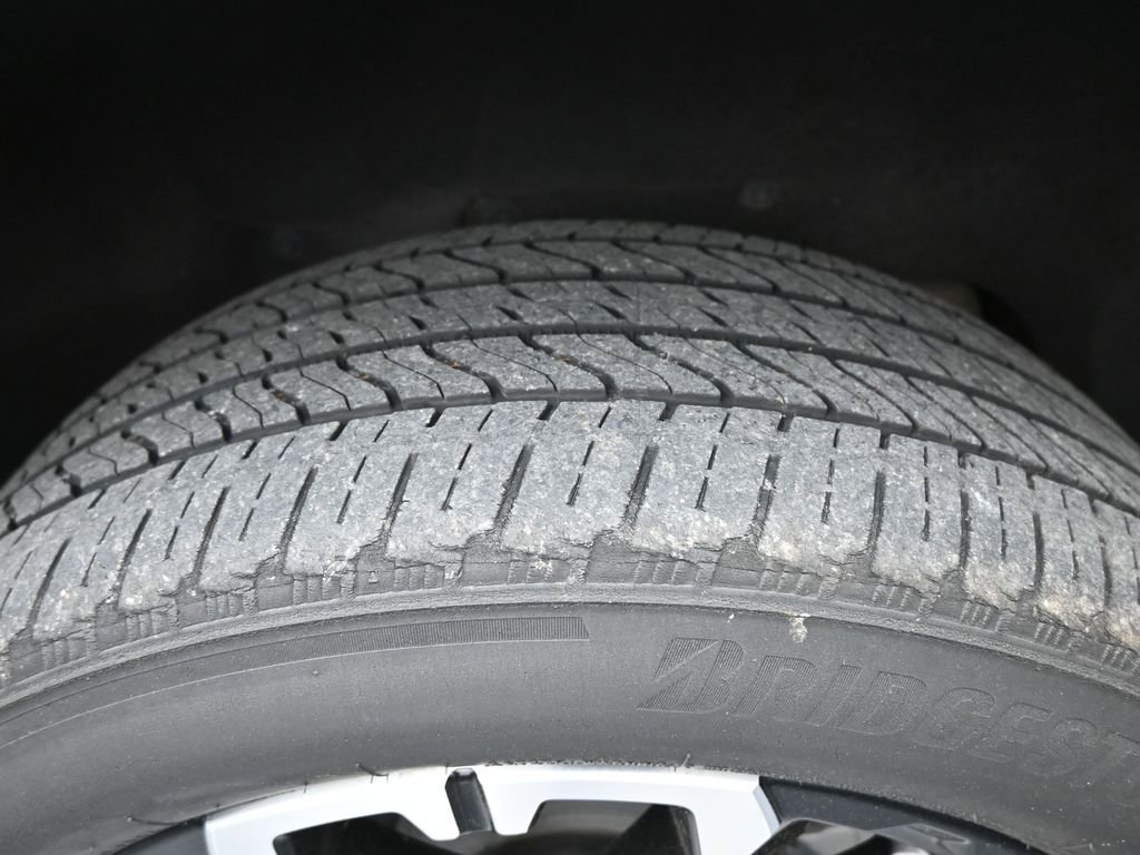 Used 2023 GMC Yukon XL SLT w/ SLT Luxury Package AWD/4WD image 10