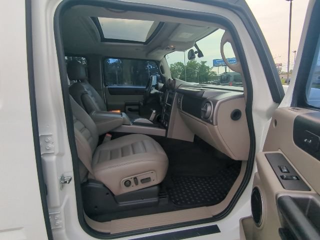 Used 2004 HUMMER H2 w/ Preferred Equipment Group AWD/4WD image 15