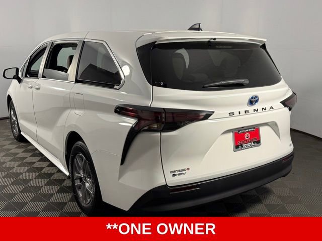 Used 2025 Toyota Sienna LE FWD image 6