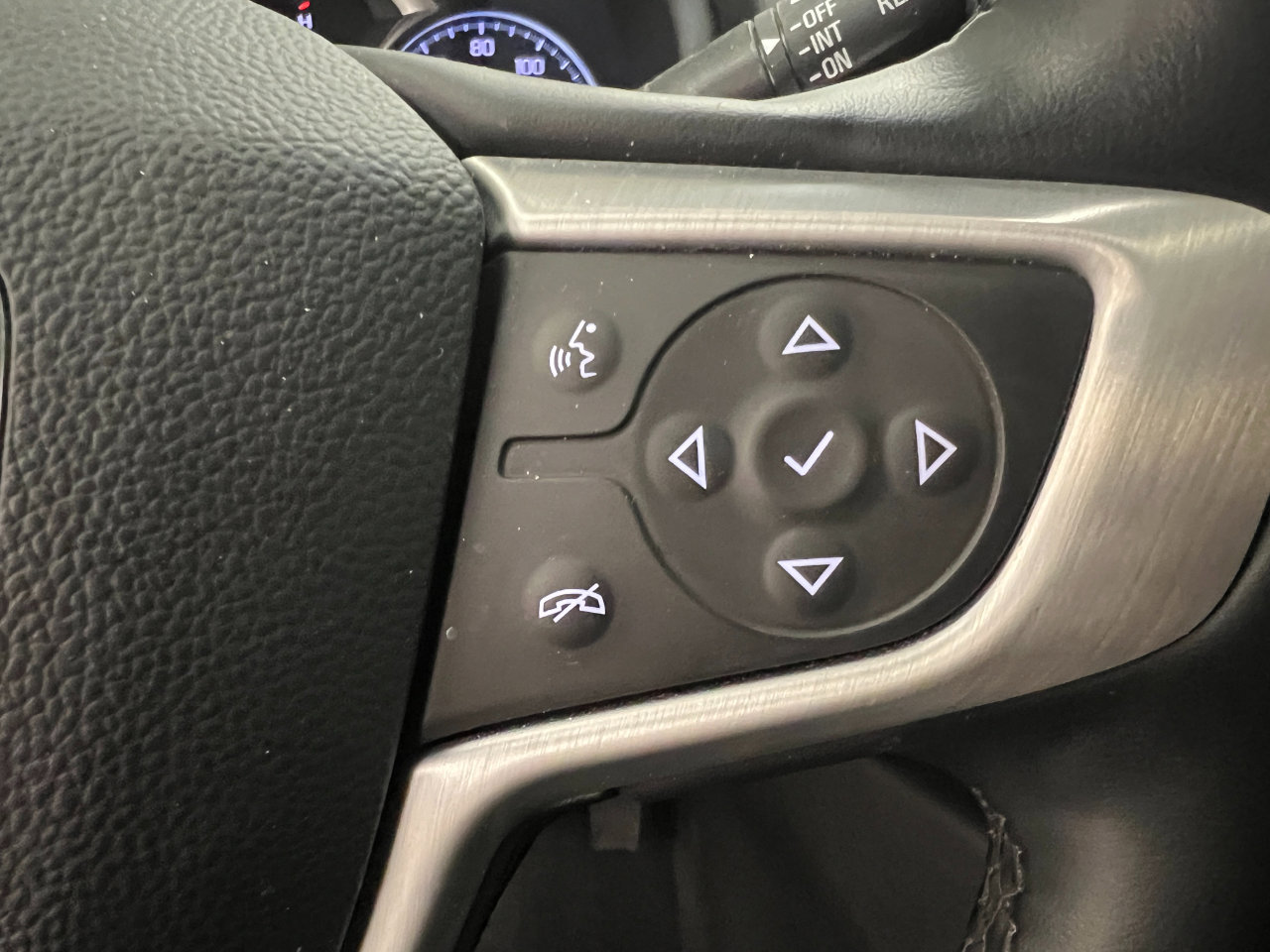 Used 2024 GMC Terrain SLT image 34