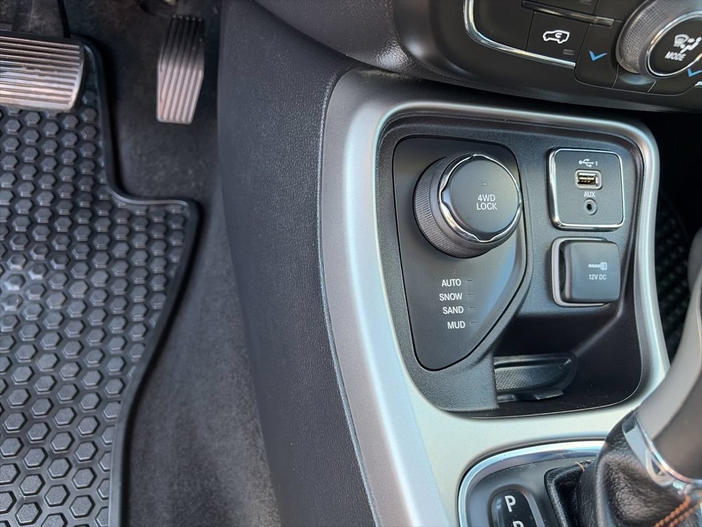 Used 2020 Jeep Compass Latitude w/ Cold Weather Group AWD/4WD image 28