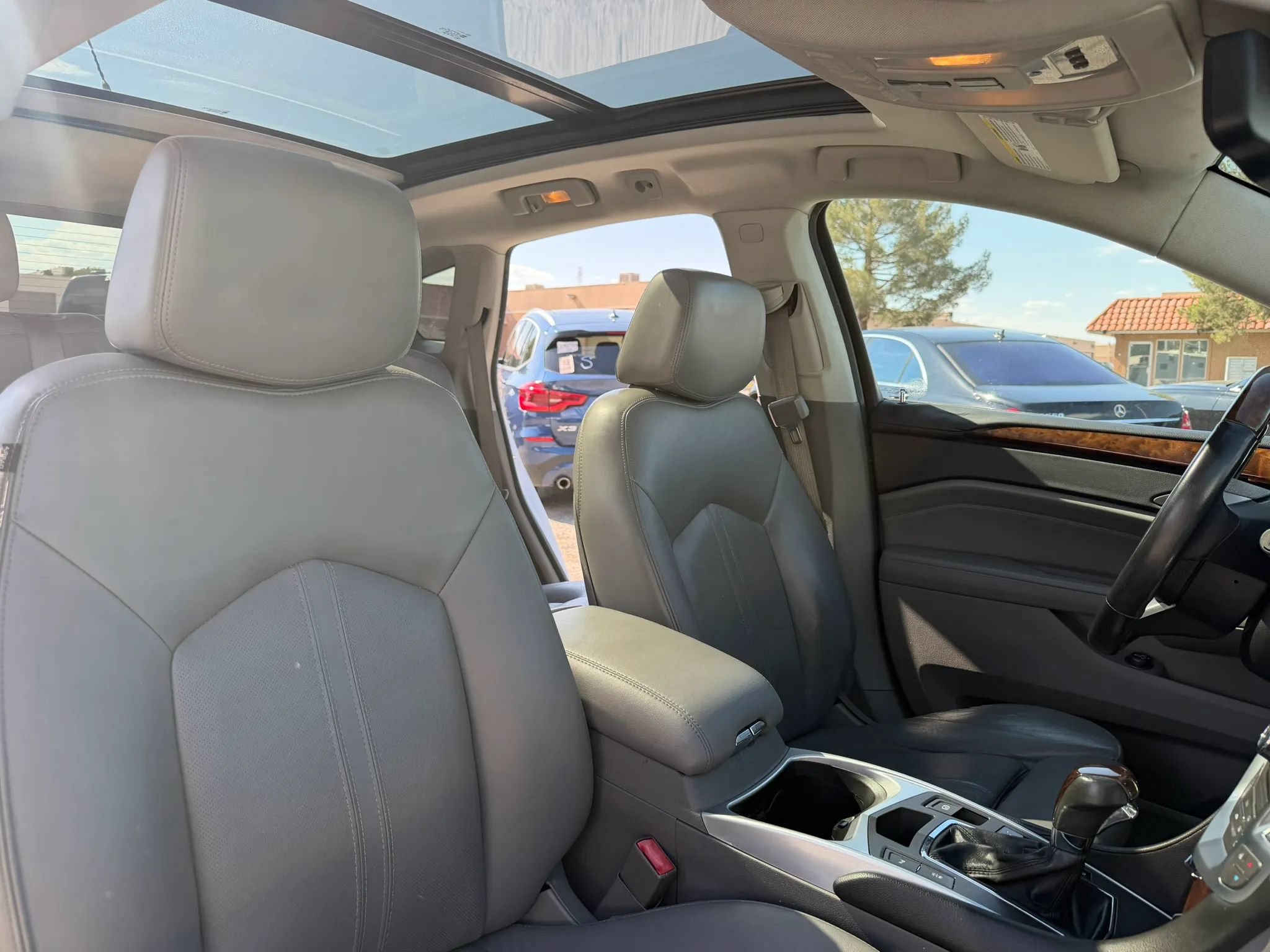 Used 2011 Cadillac SRX Luxury FWD image 18