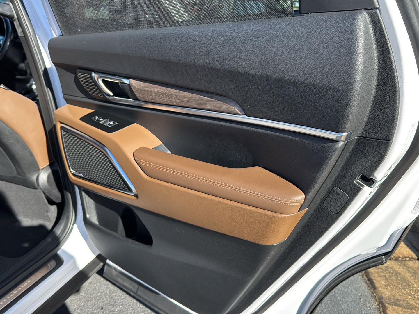 Used 2021 Kia Telluride SX w/ SX Prestige Package image 13