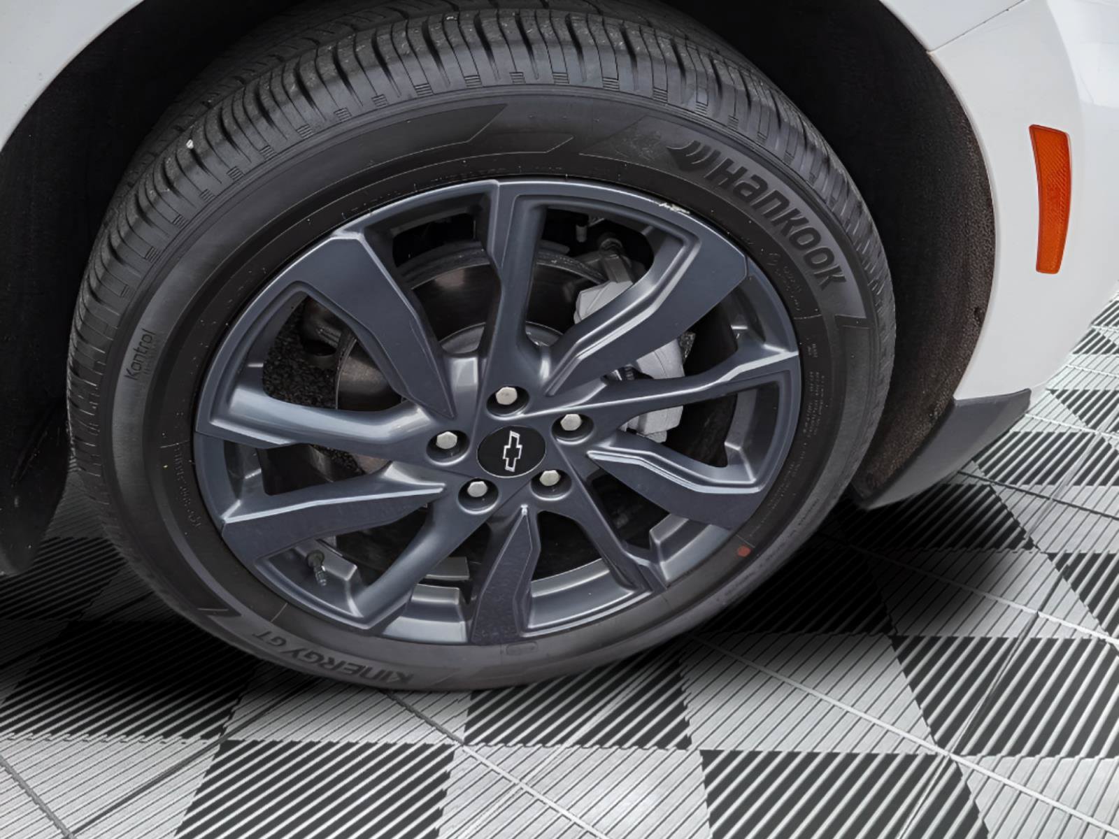 Used 2024 Chevrolet Equinox RS w/ LPO, Floor Liner Package FWD image 35