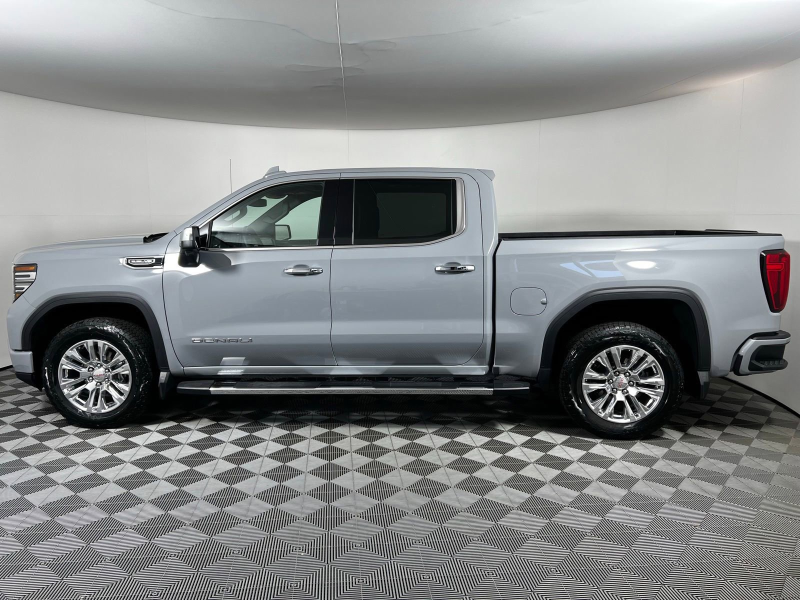 Used 2025 GMC Sierra 1500 Denali AWD/4WD image 7