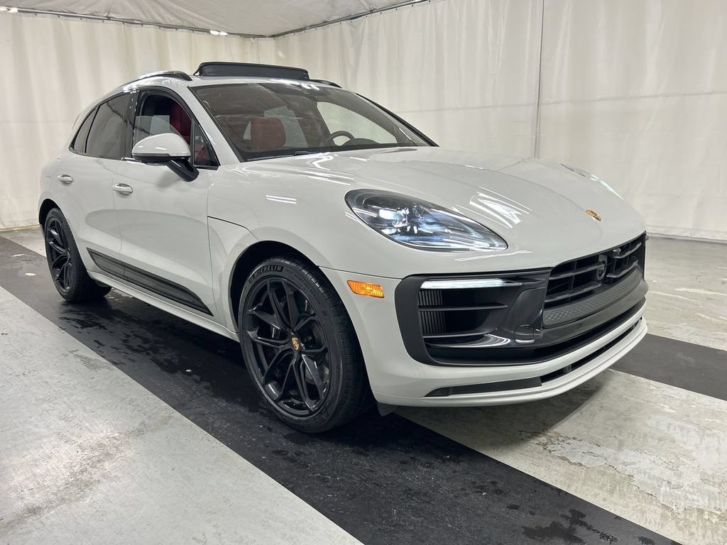 Certified 2025 Porsche Macan GTS AWD/4WD image 2