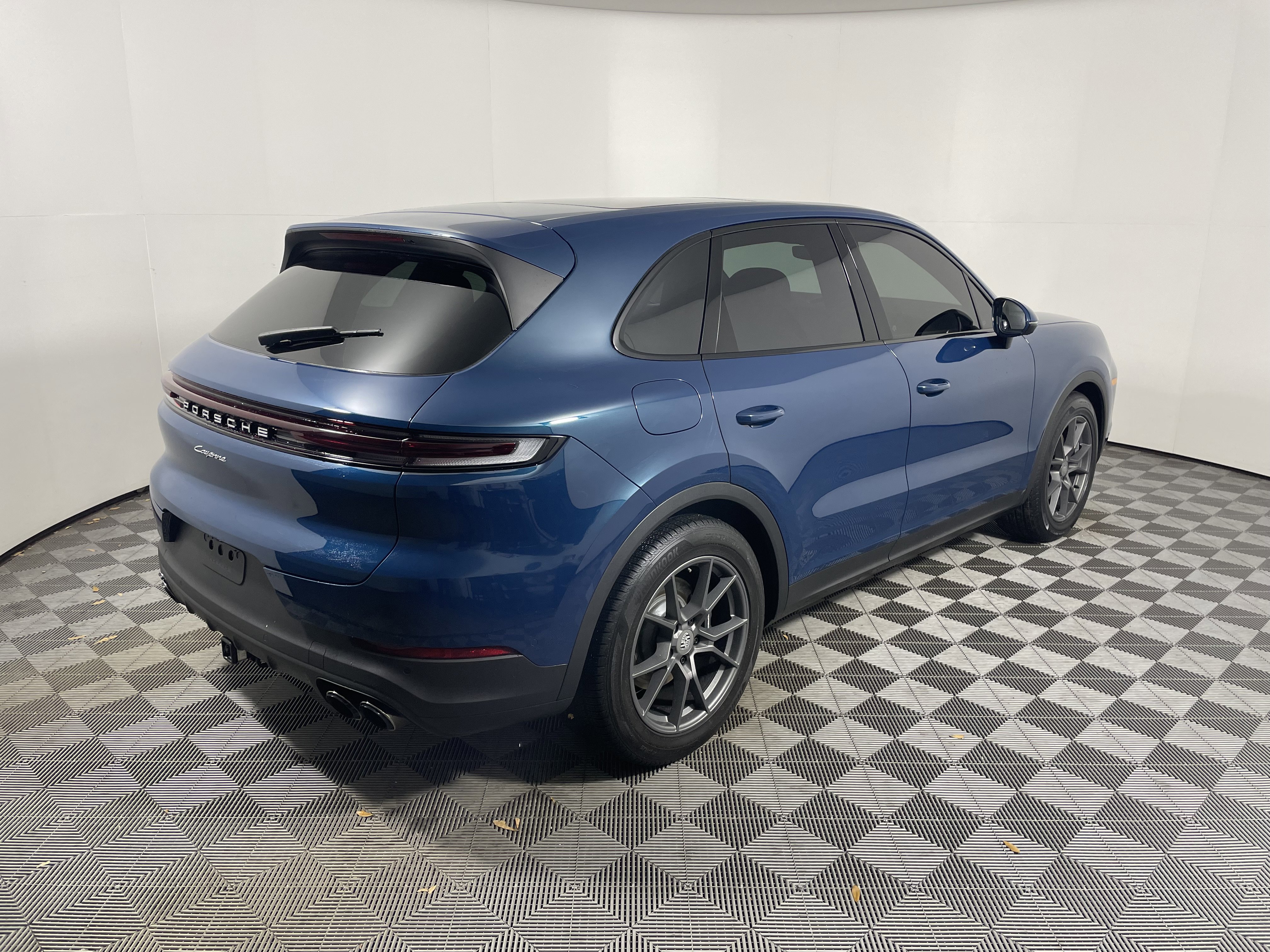 Used 2024 Porsche Cayenne image 7