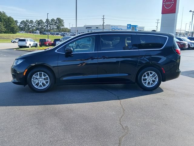Used 2023 Chrysler Voyager LX FWD image 6