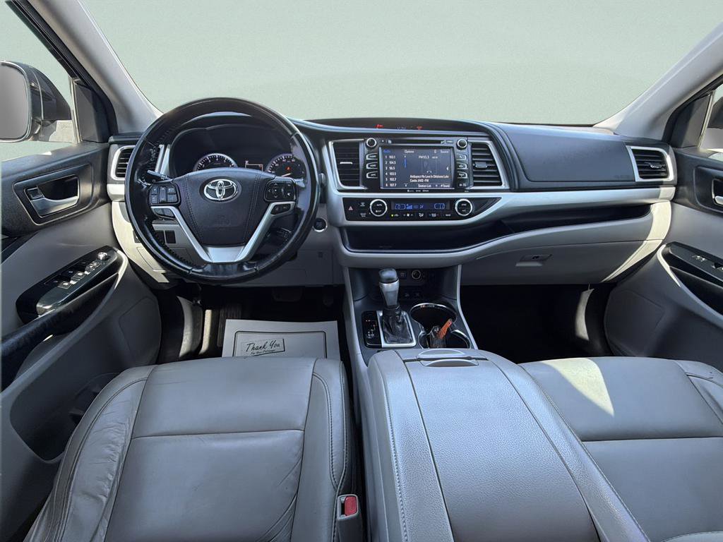 Used 2018 Toyota Highlander XLE AWD/4WD image 17