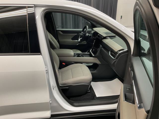 Used 2026 GMC Acadia Elevation FWD image 16