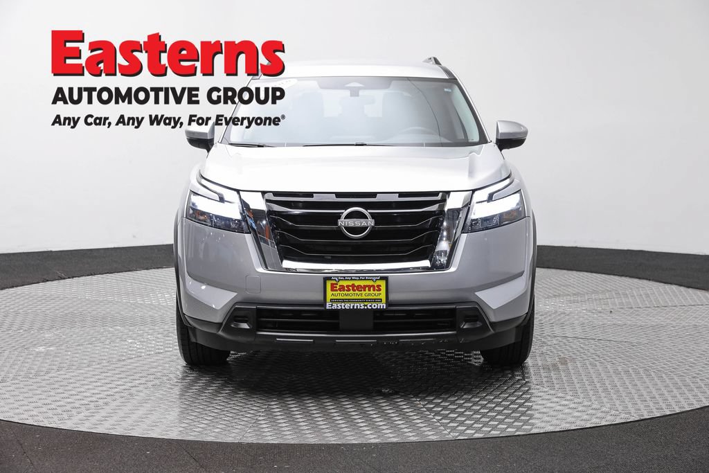 Used 2025 Nissan Pathfinder SV FWD image 4