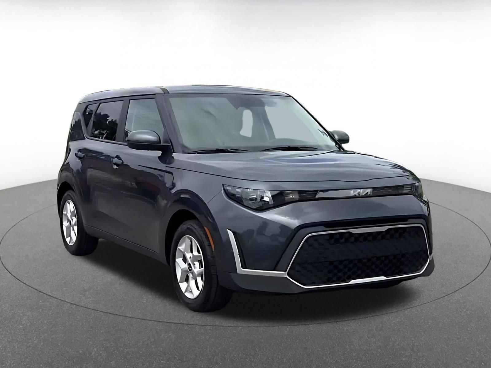 Used 2025 Kia Soul LX w/ LX Technology Package FWD image 3