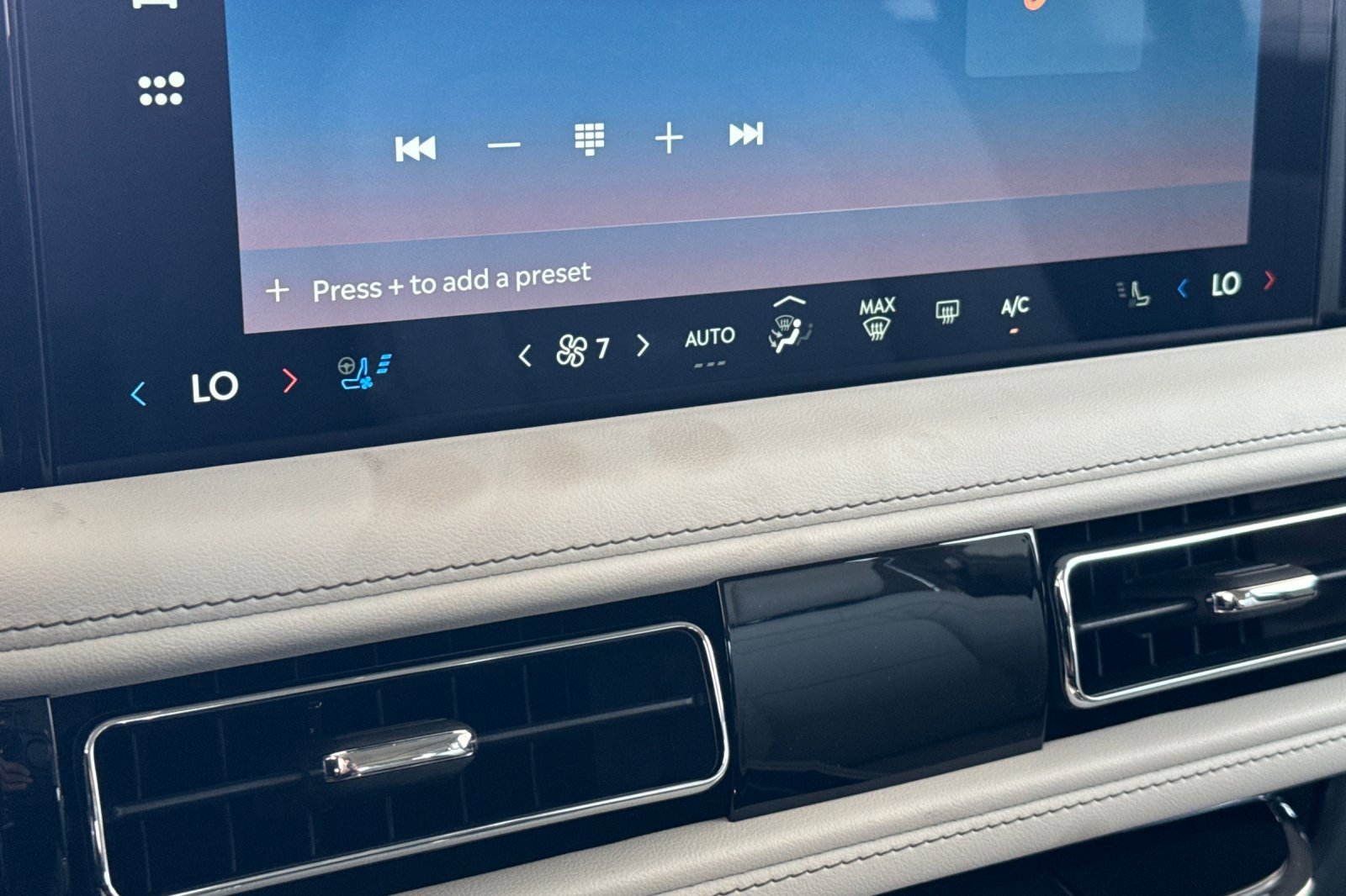 New 2025 Lincoln Aviator Reserve image 18