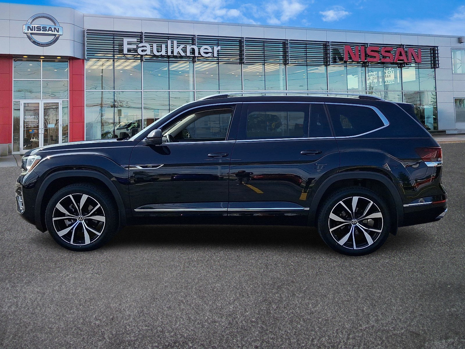 Used 2024 Volkswagen Atlas SEL Premium R-Line AWD/4WD image 4