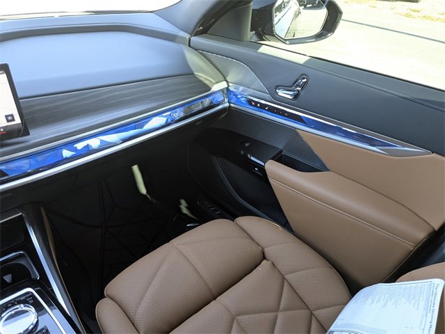 Used 2025 BMW 740i image 16
