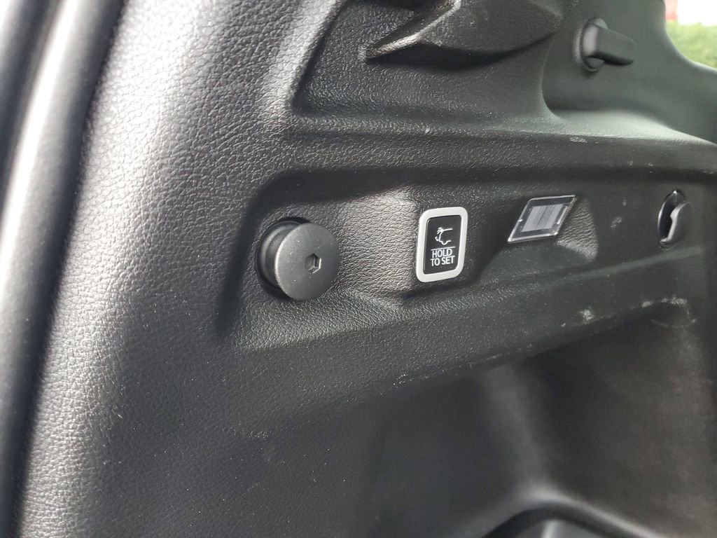 Used 2024 Jeep Grand Cherokee L Limited w/ Luxury Tech Group II image 35