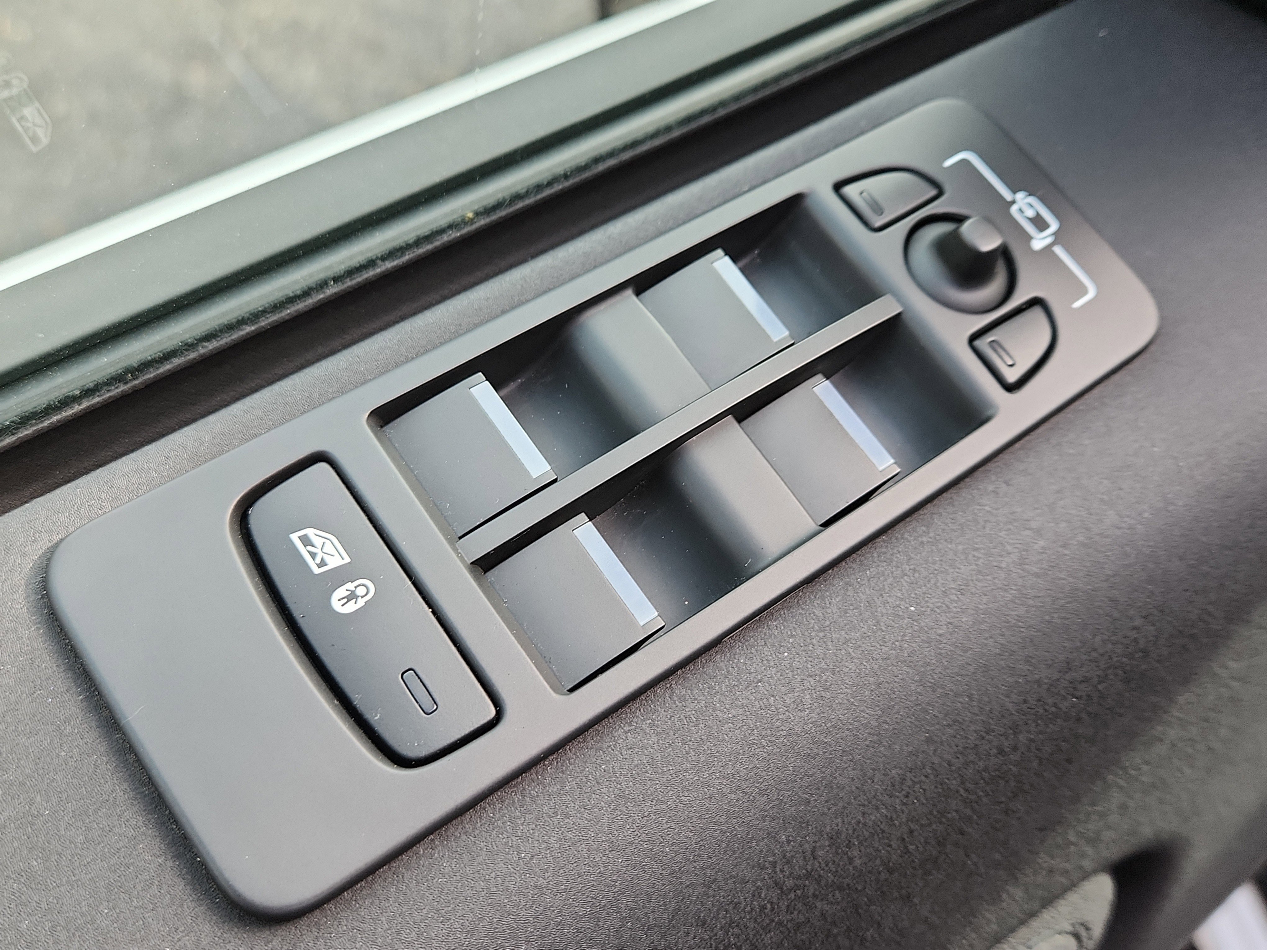 Used 2023 Land Rover Discovery Sport SE image 8