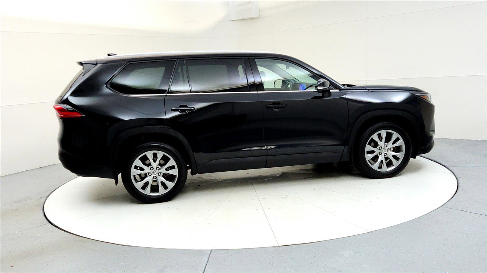 Used 2024 Toyota Grand Highlander Limited image 6