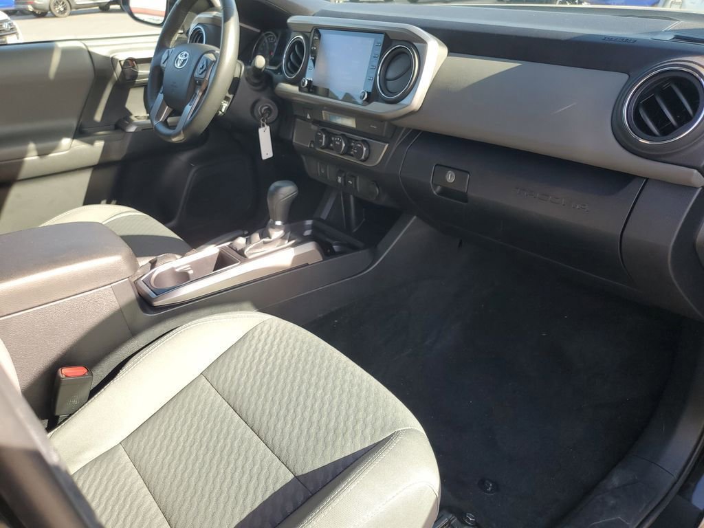 Certified 2022 Toyota Tacoma SR5 image 31