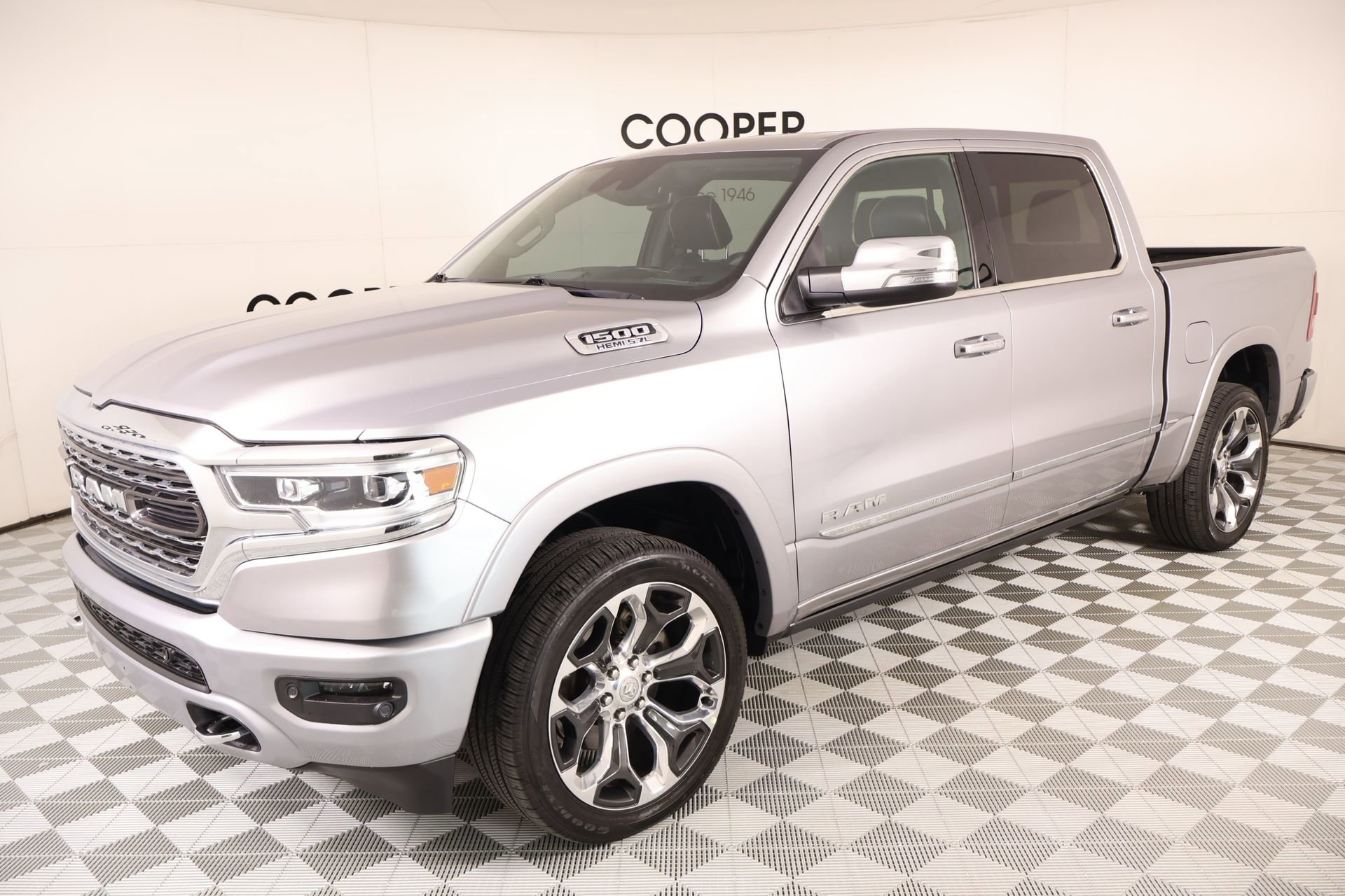 Used 2019 RAM 1500 Limited w/ Advanced Safety Group AWD/4WD image 11