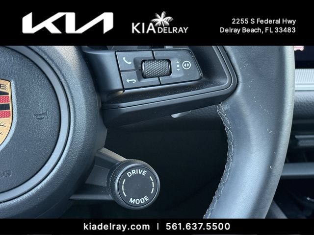 Used 2025 Porsche Cayenne AWD/4WD image 29