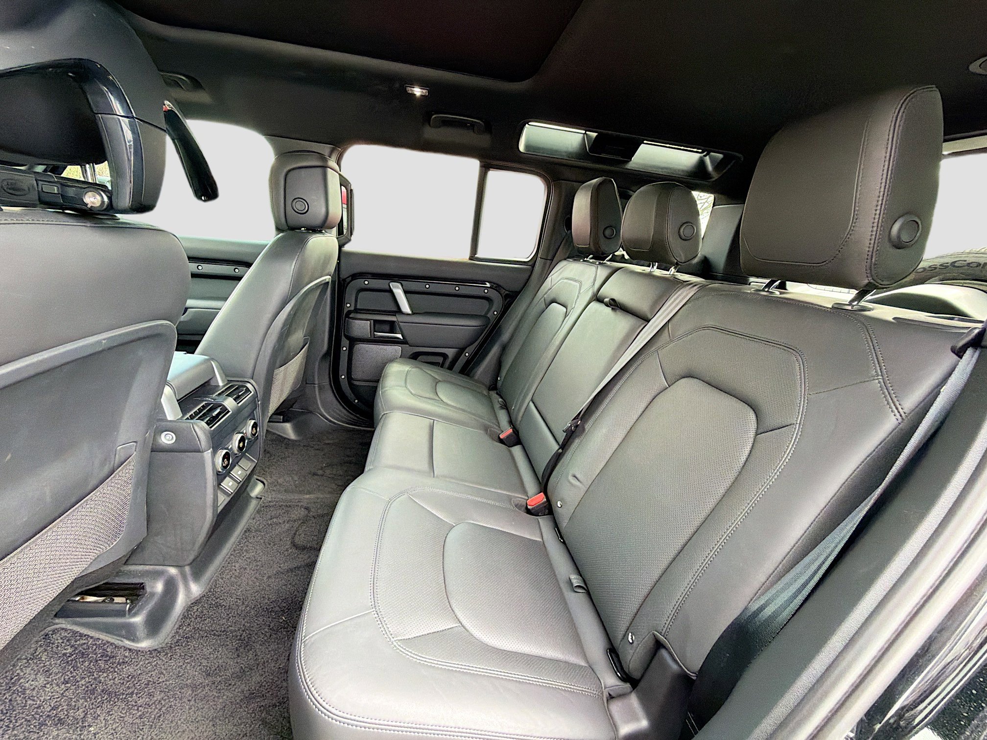 Used 2024 Land Rover Defender 110 V8 image 21