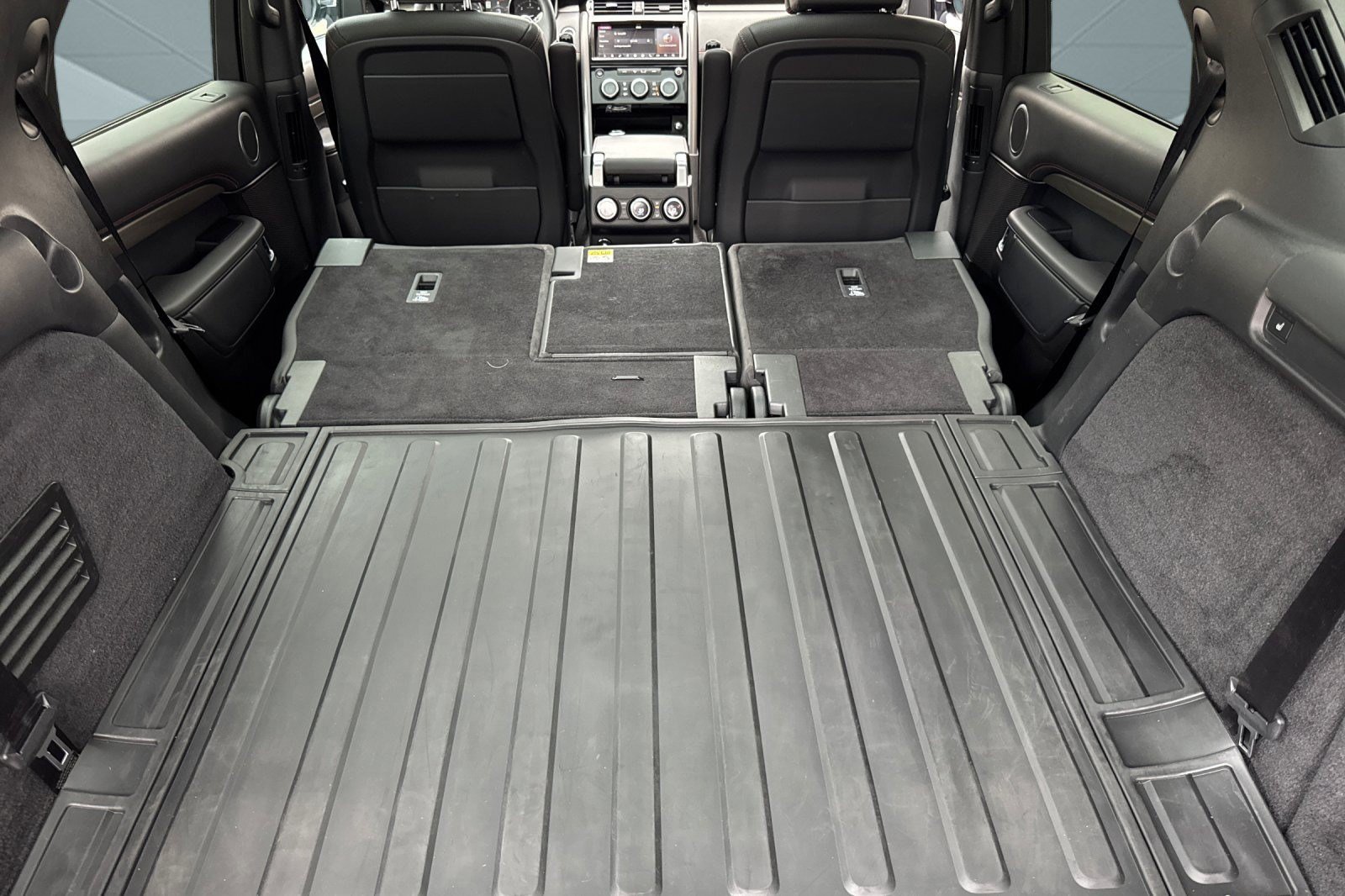 Used 2017 Land Rover Discovery HSE Luxury AWD/4WD image 26