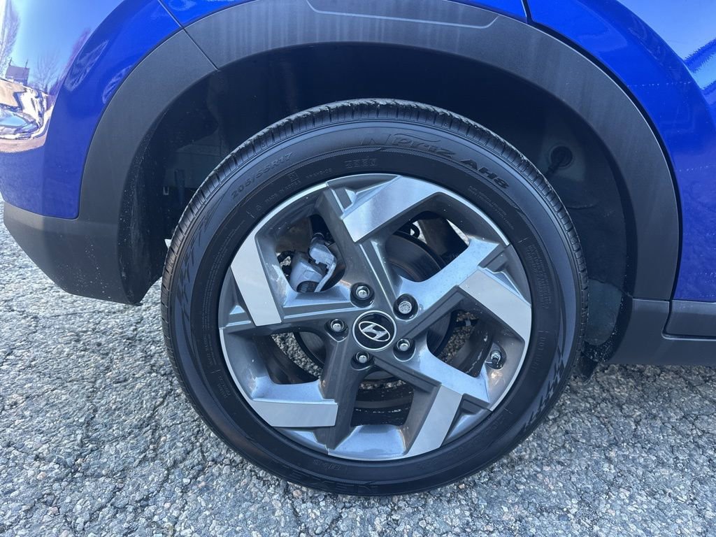 Used 2025 Hyundai Venue Limited image 26