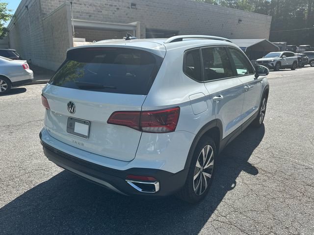 Used 2023 Volkswagen Taos SE w/ Panoramic Sunroof Package FWD image 5