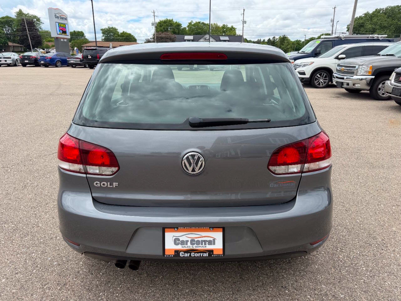 Used 2014 Volkswagen Golf 4-Door FWD image 4