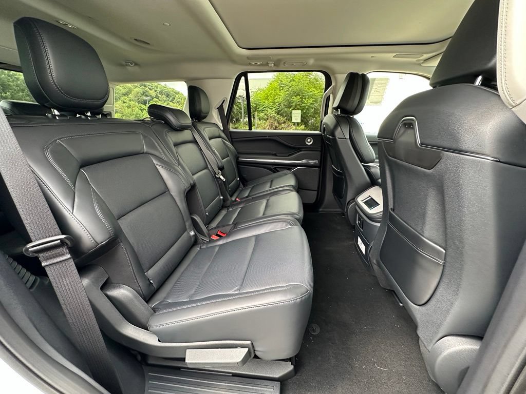 New 2027 Lincoln Navigator Reserve AWD/4WD image 24