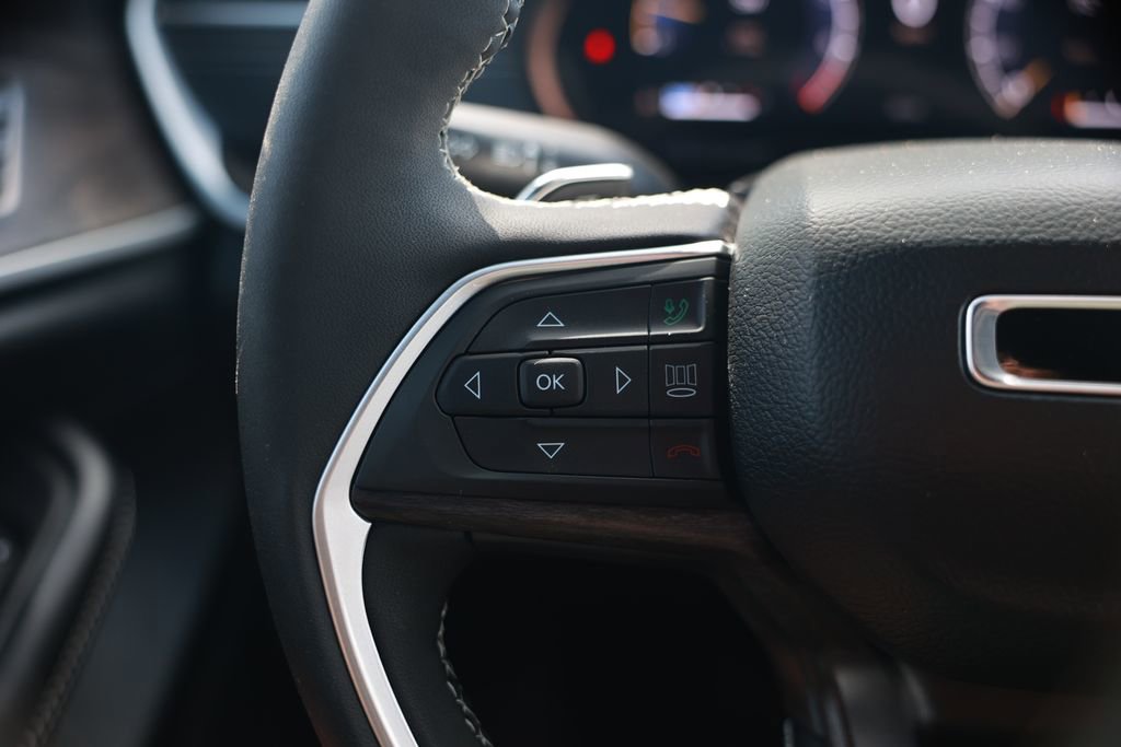 New 2025 Jeep Grand Cherokee Limited w/ Black Appearance Package image 18