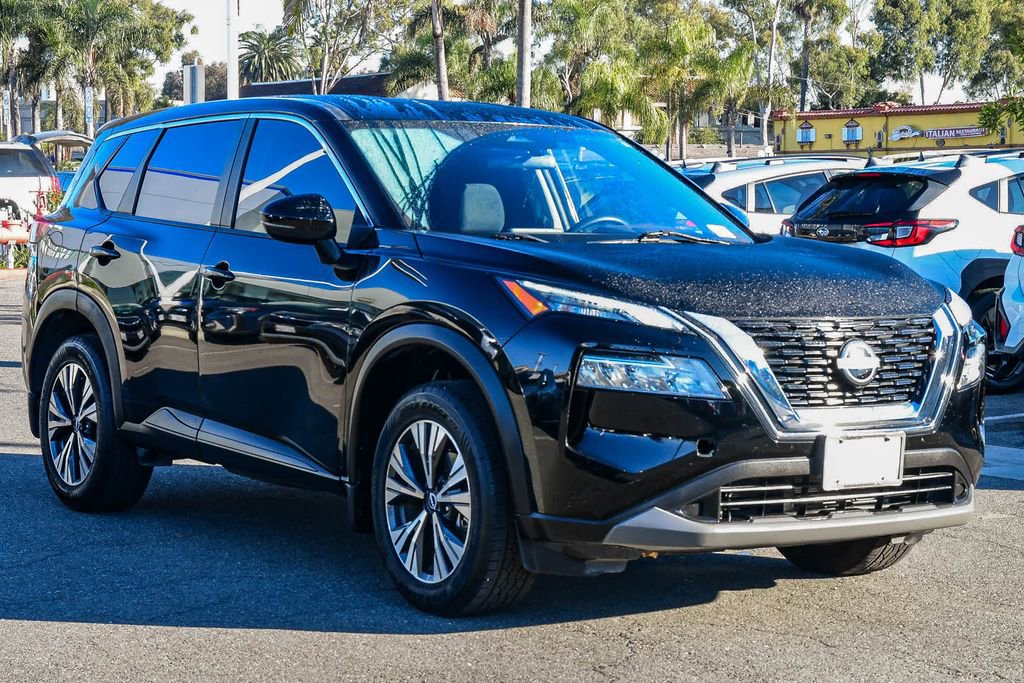 Used 2023 Nissan Rogue SV image 3