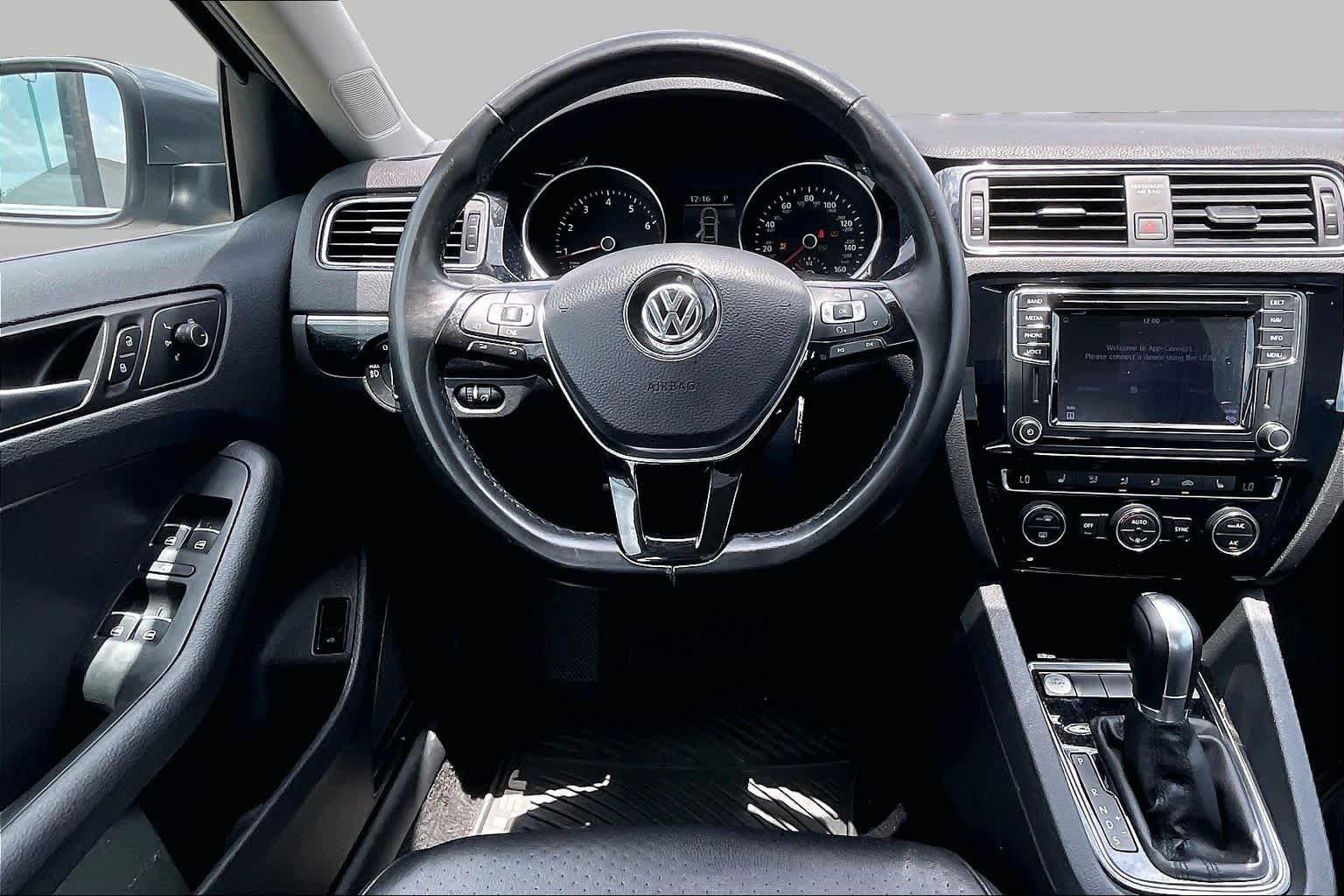Used 2017 Volkswagen Jetta SEL FWD image 6